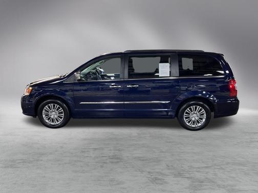 2016 Chrysler Town & Country Touring-L