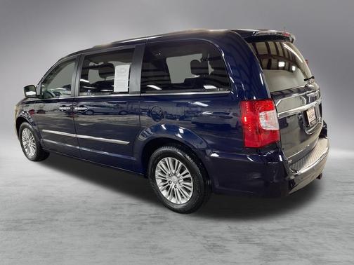2016 Chrysler Town & Country Touring-L