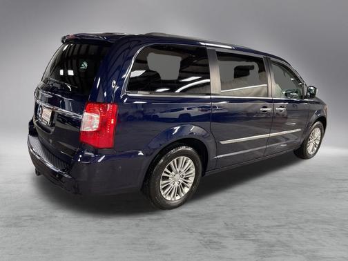 2016 Chrysler Town & Country Touring-L