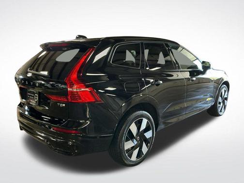 2025 Volvo XC60 Plug-In Hybrid T8 Plus