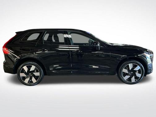 2025 Volvo XC60 Plug-In Hybrid T8 Plus