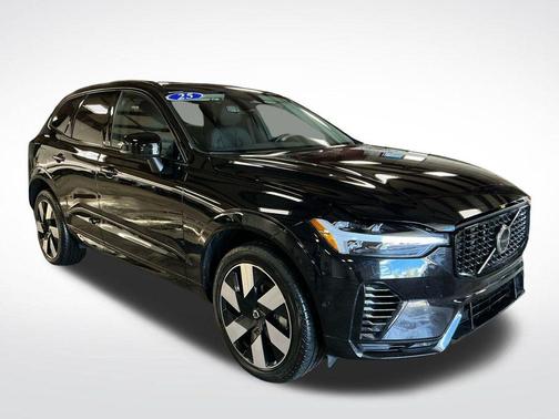 2025 Volvo XC60 Plug-In Hybrid T8 Plus