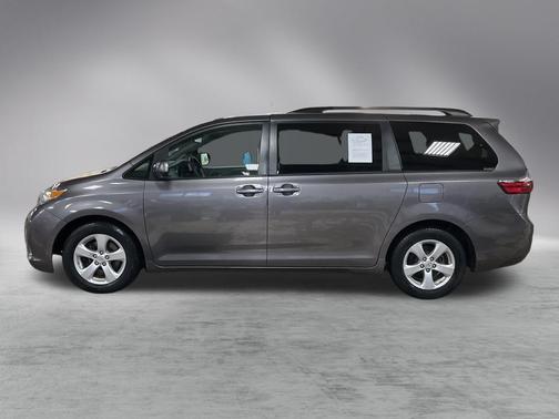 2017 Toyota Sienna LE