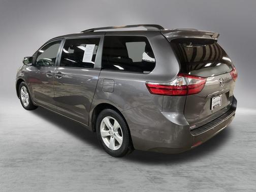 2017 Toyota Sienna LE