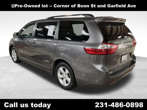 2017 Toyota Sienna LE