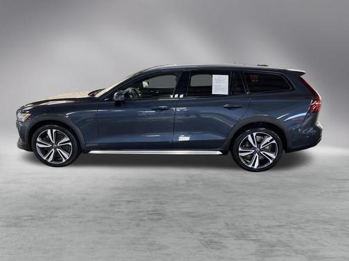 2021 Volvo V60 Cross Country T5