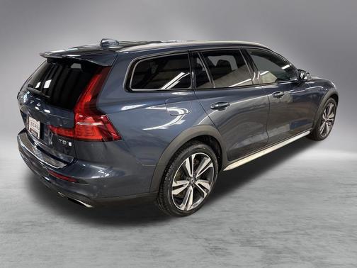 2021 Volvo V60 Cross Country T5