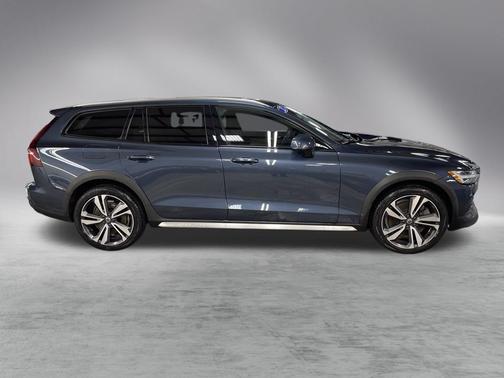 2021 Volvo V60 Cross Country T5