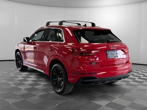 Progressive Red Metallic 2025 Audi Q3 Premium 45 TFSI S line quattro Tiptronic