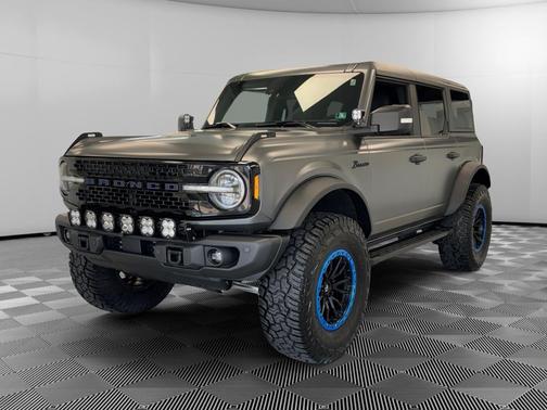 CARBONIZED GRAY METALLIC 2023 Ford Bronco Wildtrak