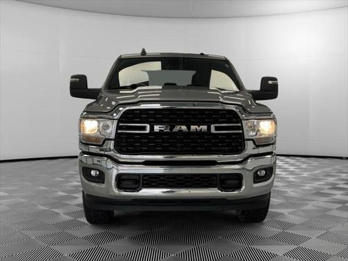 2024 RAM 3500 Big Horn Crew Cab 4x4 8' Box