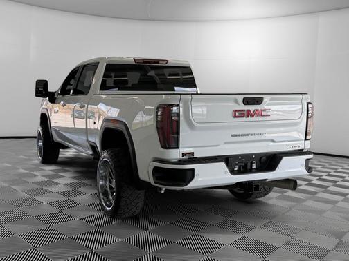 Summit White 2025 GMC Sierra 2500 AT4