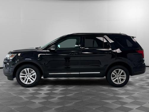 AGATE BLACK METALLIC 2019 Ford Explorer XLT