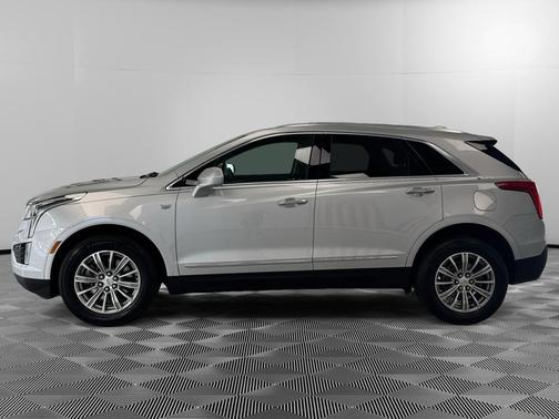 Radiant Silver Metallic 2019 Cadillac XT5 Luxury