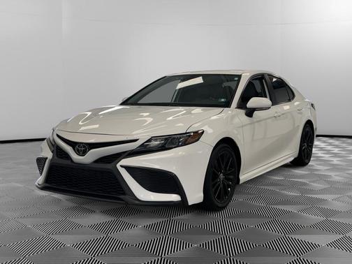 Ice Cap 2023 Toyota Camry SE