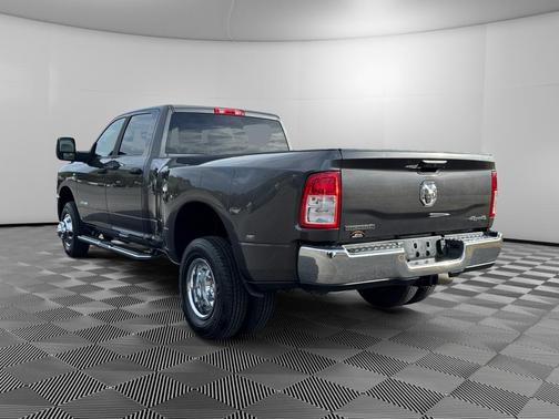 2023 RAM 3500 Big Horn Crew Cab 4x4 8' Box