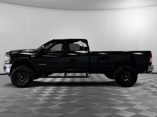 2022 RAM 3500 Tradesman Crew Cab 4x4 8' Box