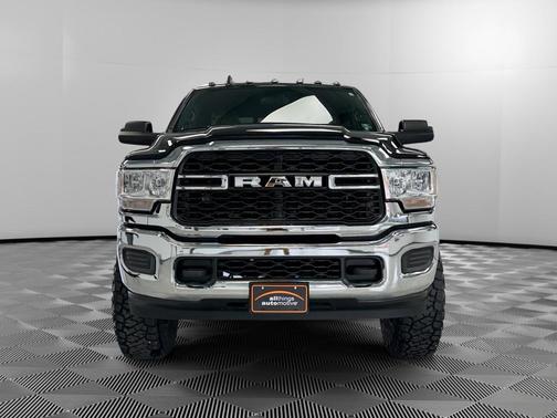 2022 RAM 3500 Tradesman Crew Cab 4x4 8' Box