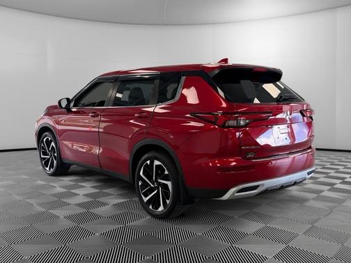 Red Diamond 2023 Mitsubishi Outlander SE 2.5 S-AWC