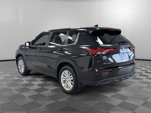 Black Diamond 2023 Mitsubishi Outlander ES S-AWC