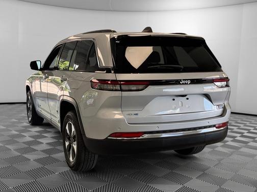 Silver Zynith 2024 Jeep Grand Cherokee 4xe Base