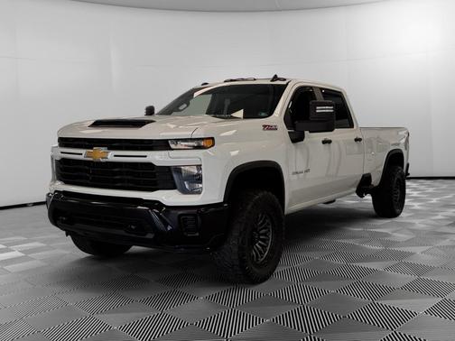 Summit White 2024 Chevrolet Silverado 2500 Custom