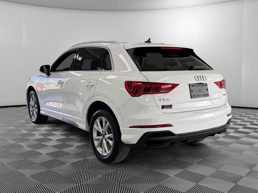 2024 Audi Q3 Premium 45 TFSI S line quattro Tiptronic