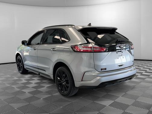 Iconic Silver Metallic 2022 Ford Edge SE