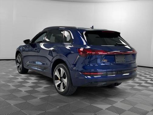 2022 Audi e-tron Premium Plus