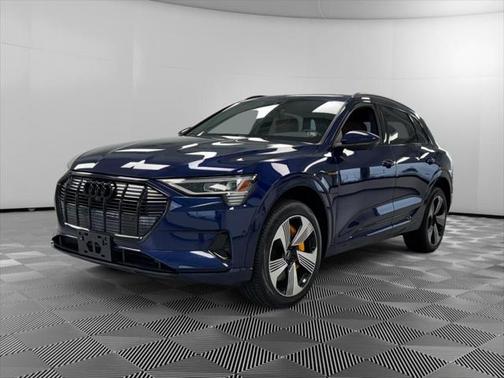 2022 Audi e-tron Premium Plus