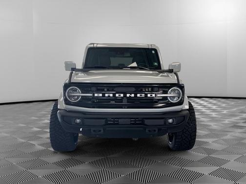 Avalanche Gray 2026 Ford Bronco Outer Banks