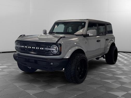 Avalanche Gray 2026 Ford Bronco Outer Banks