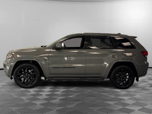 Sting-Gray Clearcoat 2022 Jeep Grand Cherokee Laredo