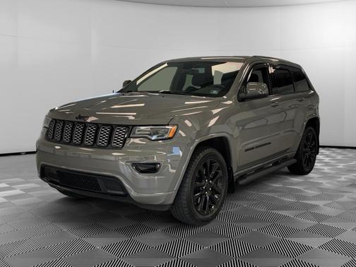 Sting-Gray Clearcoat 2022 Jeep Grand Cherokee Laredo