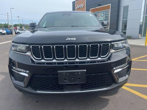 Diamond Black Crystal Pearlcoat 2023 Jeep Grand Cherokee Limited
