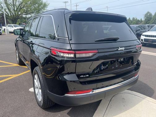 Diamond Black Crystal Pearlcoat 2023 Jeep Grand Cherokee Limited