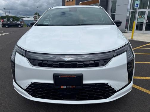 Bright White Clearcoat 2027 Chrysler Pacifica L