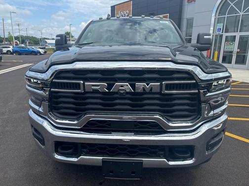 2025 RAM 2500 Tradesman Crew Cab 4x4 6'4' Box