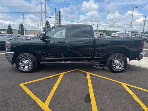 2025 RAM 2500 Tradesman Crew Cab 4x4 6'4' Box