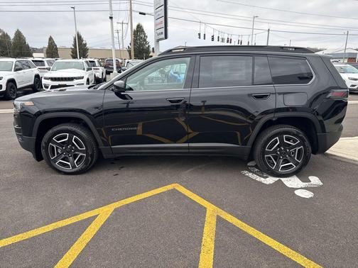 Diamond Black Crystal Pearlcoat 2026 Jeep Cherokee Limited