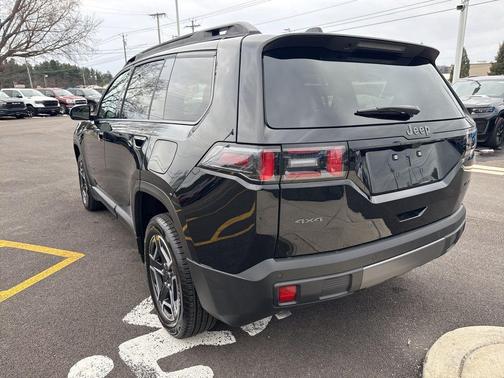 Diamond Black Crystal Pearlcoat 2026 Jeep Cherokee Limited