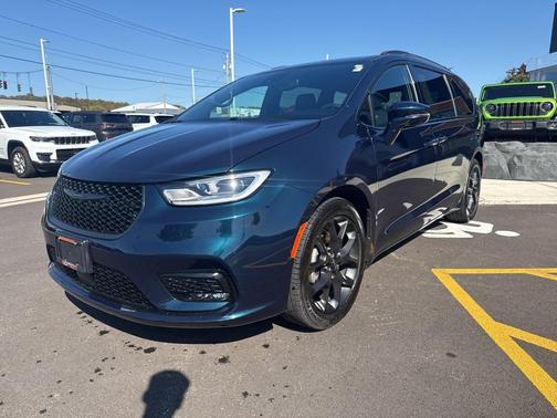 2022 Chrysler Pacifica Touring L