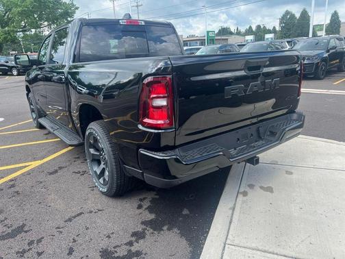 Diamond Black Crystal Pearlcoat 2026 RAM 1500 Express