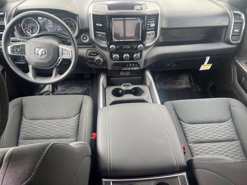 Diamond Black Crystal Pearlcoat 2026 RAM 1500 Express