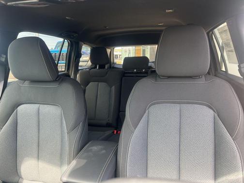 Diamond Black Crystal Pearlcoat 2026 Jeep Cherokee Laredo 4x4