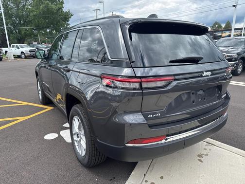 2025 Jeep Grand Cherokee Laredo