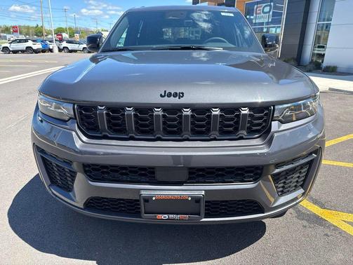 Baltic Gray Metallic Clearcoat 2026 Jeep Grand Cherokee Altitude