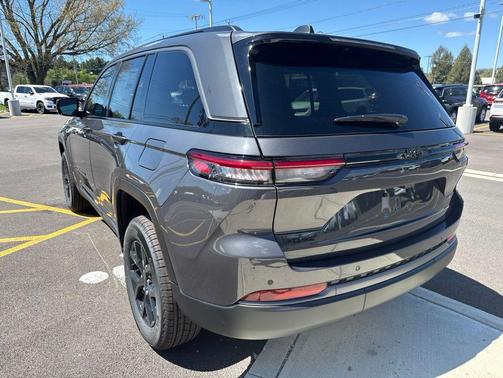 Baltic Gray Metallic Clearcoat 2026 Jeep Grand Cherokee Altitude