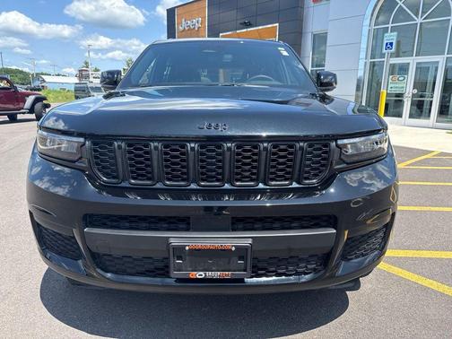 Diamond Black Crystal Pearlcoat 2023 Jeep Grand Cherokee L Altitude
