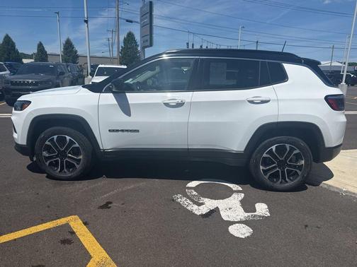 Bright White Clearcoat 2022 Jeep Compass Limited